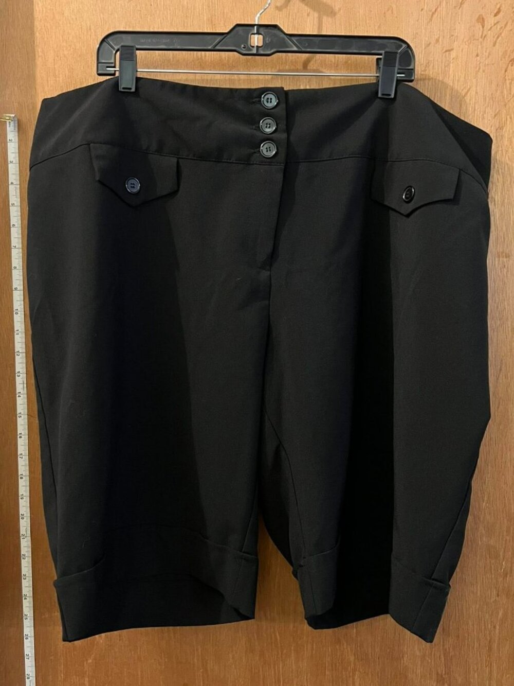 Size 24 - Spring Street - Black Knee Length Shorts - W46"